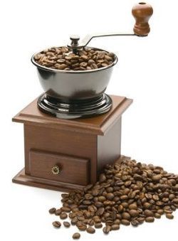 Самое традиционное устройство для измельчения кофе – ручная мельничка
